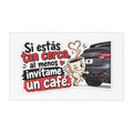 Imán para coche — Diseño divertido de café en español: "Si estás tan cerca, al menos invítame un café"